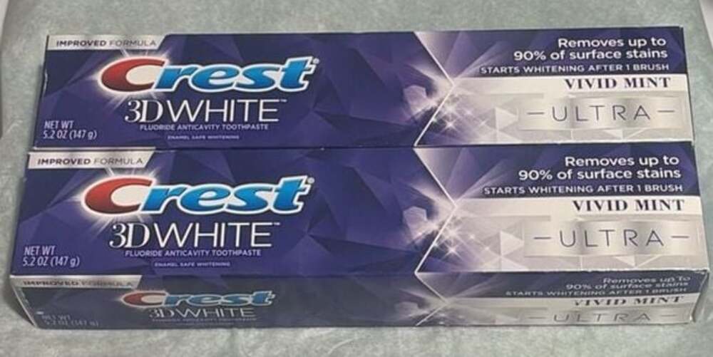 Crest 3D White Ultra Whitening Toothpaste Vivid Mint 5.2 oz 2 Pack